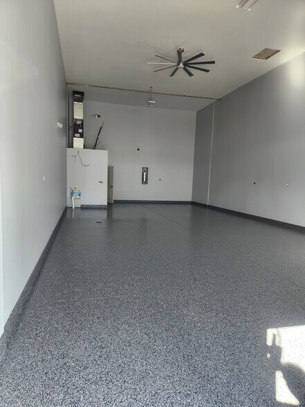 More Photos Of 4202 Mason Pointe Dr, Mason Light Distribution For Sale