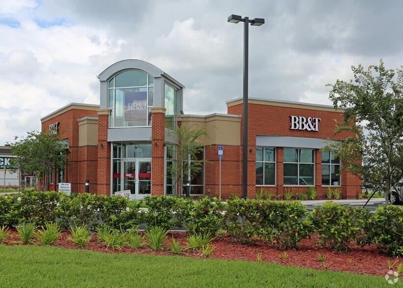 More Photos Of 3755 E Colonial Dr, Orlando Bank For Lease