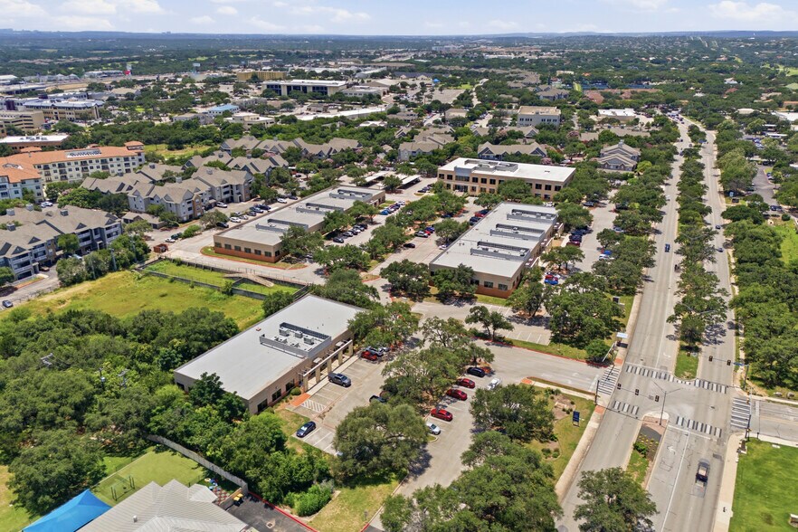 More Photos Of 300 E Sonterra Blvd, San Antonio Unknown For Lease