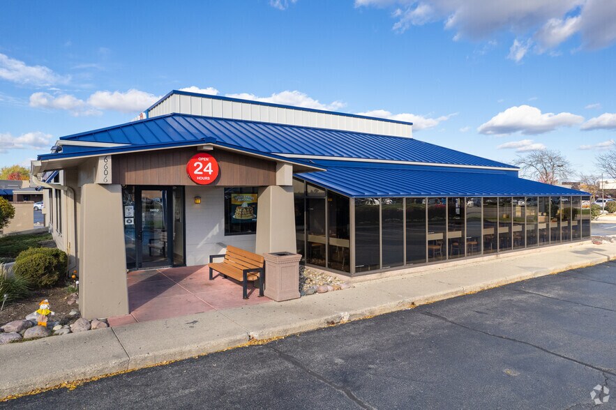 More Photos Of 29 Crystal Lake Plz, Crystal Lake Unknown For Lease