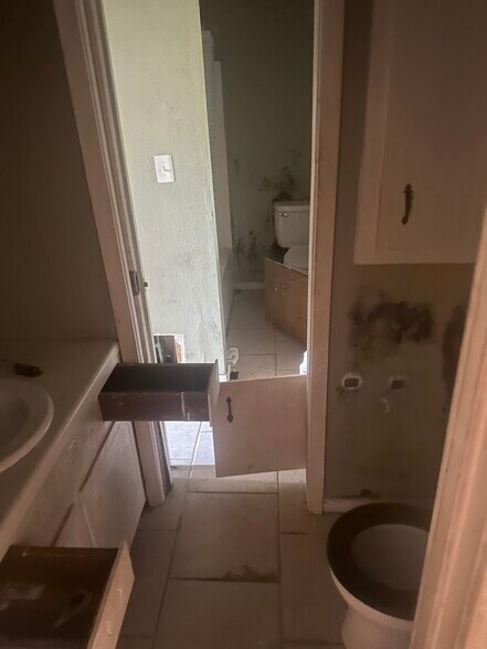 More Photos Of 207-209 Carl St, Leesville Apartments For Sale