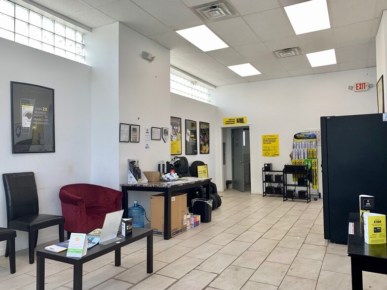More Photos Of 560 Sunrise Hwy, Baldwin Auto Repair For Lease