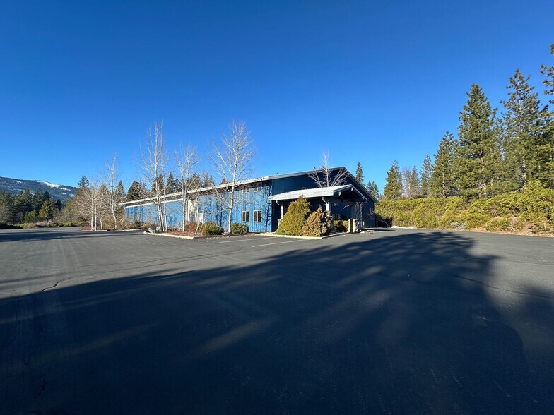 More Photos Of 4015 S Old Stage Rd, Mount Shasta Distribution For Lease