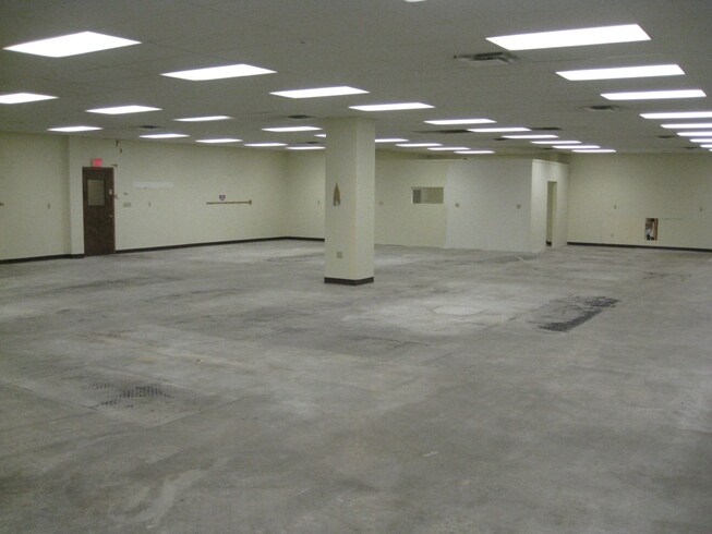 More Photos Of 1044 Parkview Rd, Green Bay Manufacturing For Lease