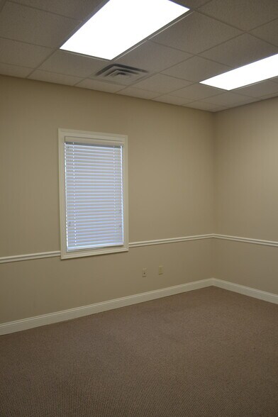 More Photos Of 3930 Mezzanine Dr, Lafayette Medical For Lease