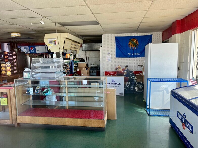 More Photos Of 528 W Choctaw Ave, Chickasha Convenience Store For Sale