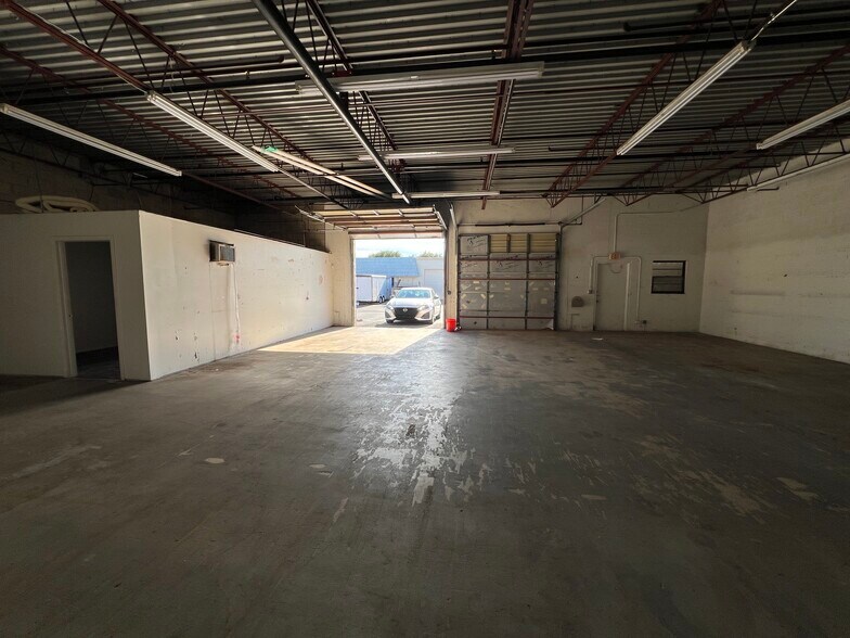 More Photos Of 3885 Investment Ln, Riviera Beach Warehouse For Lease