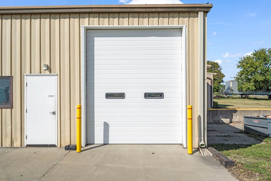 More Photos Of 1106 N 10th St, Winterset Flex For Sale