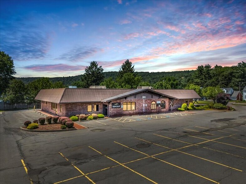 More Photos Of 201 Oakdale Rd, Johnson City General Retail For Sale