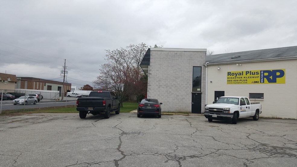 More Photos Of 407 Meco Dr, Wilmington Warehouse For Lease