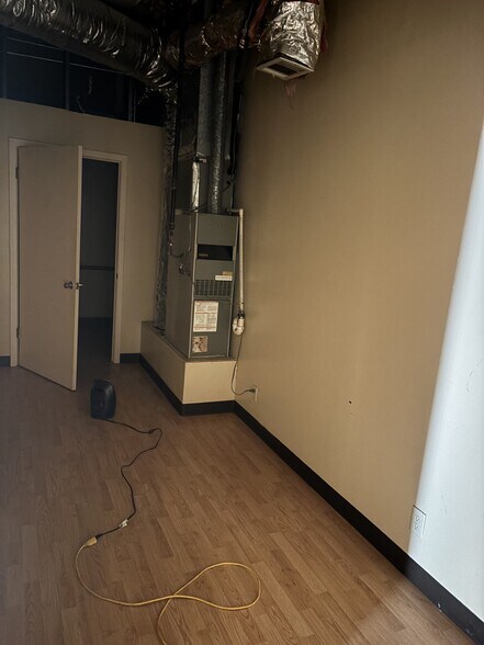 More Photos Of 5210 Pleasant View Rd, Memphis Showroom For Lease