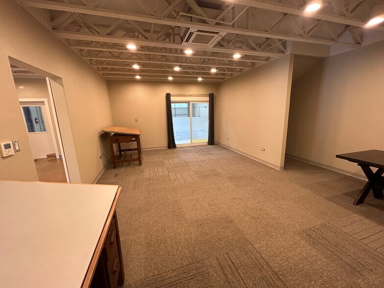 More Photos Of 9 Spanish Pass Rd, Boerne Showroom For Lease