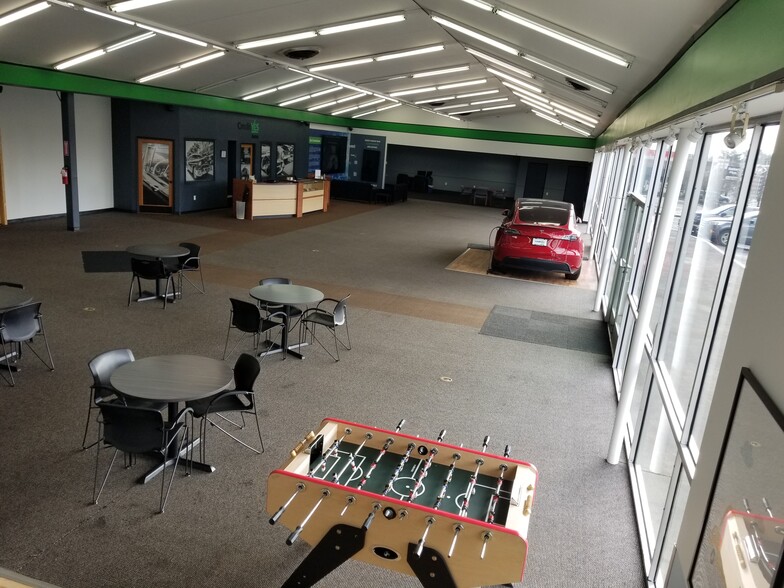 More Photos Of 4616 SE 82nd Ave, Portland Auto Dealership For Sale