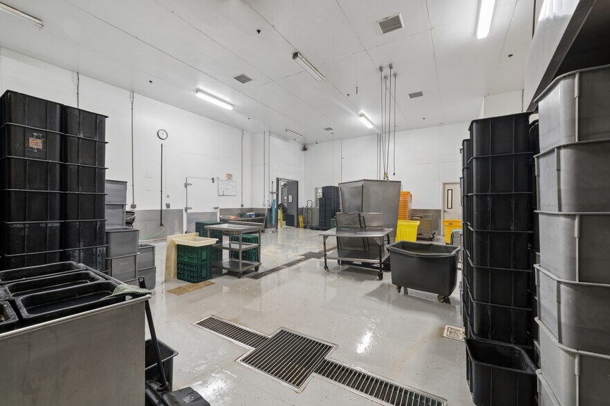 More Photos Of 1381 E 6th St, Los Angeles Food Processing For Lease
