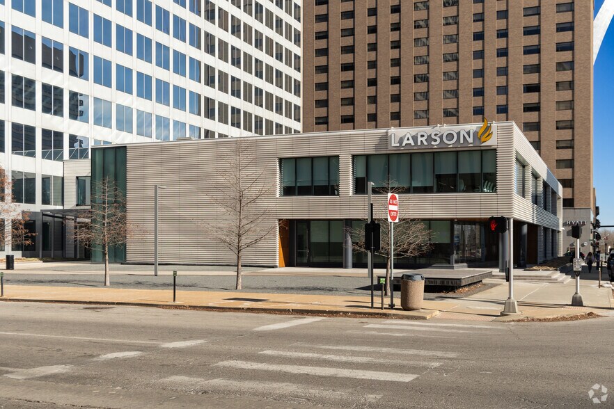 More Photos Of 100 N Broadway, Saint Louis Office For Lease