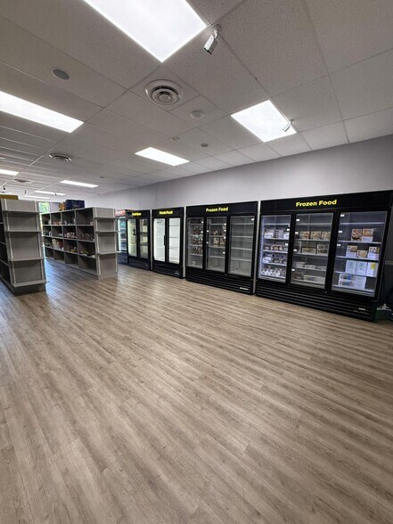 More Photos Of 270 St. Claire Dr, Alpharetta Unknown For Lease