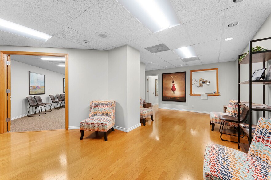 More Photos Of 8330-8350 Meadow Rd, Dallas Office For Sale