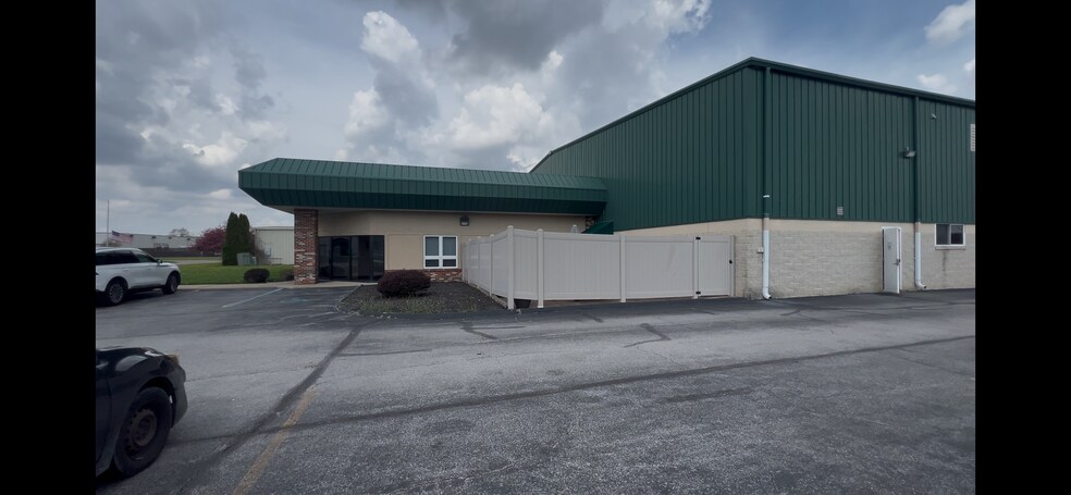 More Photos Of 7156 Sulier Dr, Temperance Manufacturing For Sale