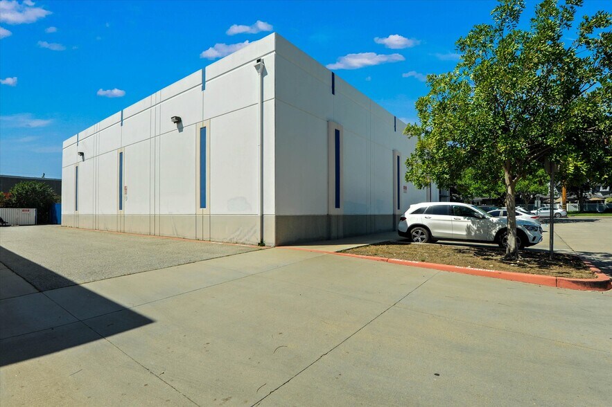 More Photos Of 920 W 10th St, Azusa Warehouse For Sale