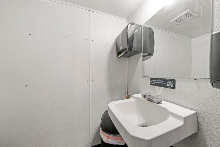 More Photos Of 208 N Walnut St, Stillman Valley General Retail For Sale