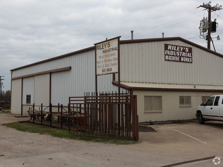 More Photos Of 1003 S Kaufman St, Ennis Warehouse For Sale