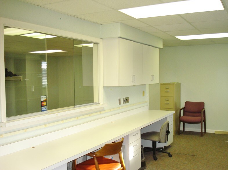 More Photos Of 575 N Kellogg St, Galesburg Medical For Lease