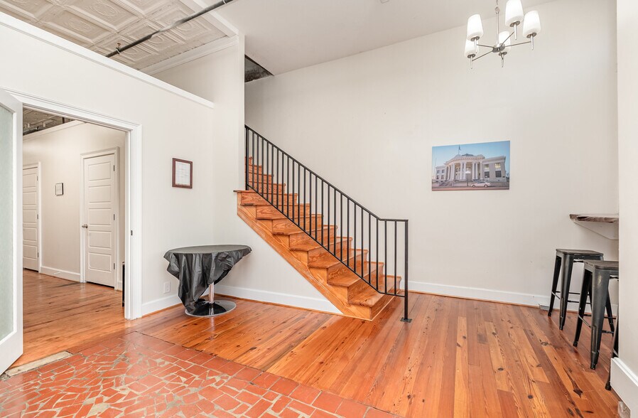 More Photos Of 101 W Main St, Union Dormitory For Sale