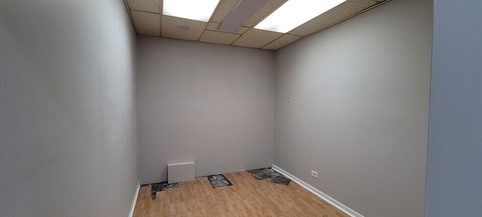 More Photos Of 7712 & 7716 W North Avenue, Elmwood Park Storefront Retail Office For Lease