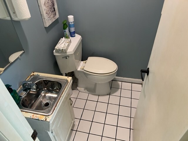 More Photos Of 372 E College Ave, Ashburn Office Residential For Sale