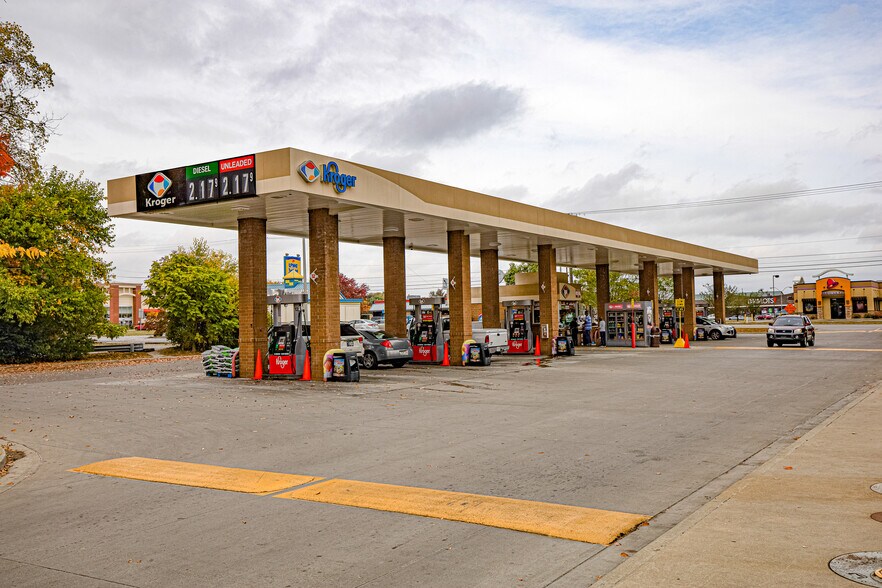 More Photos Of 3175 W 3rd St, Bloomington Unknown For Lease