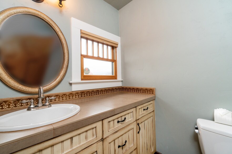 More Photos Of 208 SE Vine Ln, Bend Office For Lease