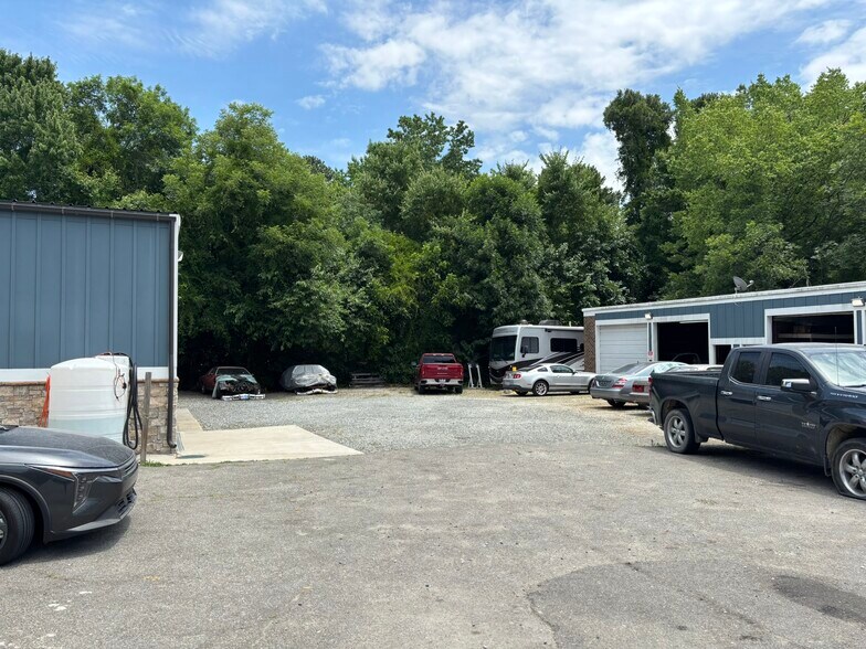More Photos Of 1015 Ellis Rd, Durham Light Manufacturing For Sale