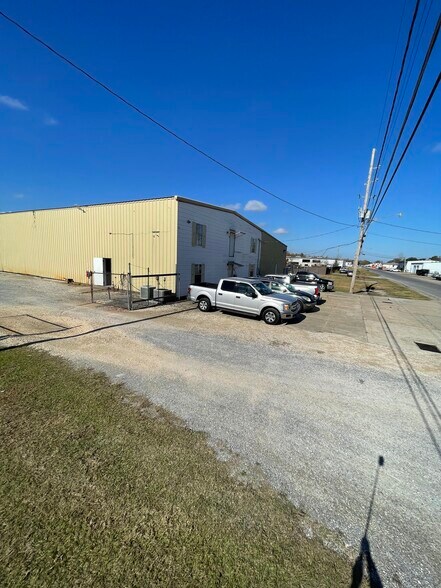 More Photos Of 1013 Bert St, La Place Warehouse For Sale