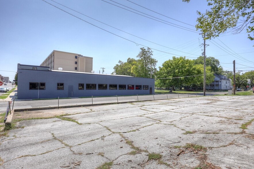 More Photos Of 102 S Wall Ave, Joplin Office For Sale