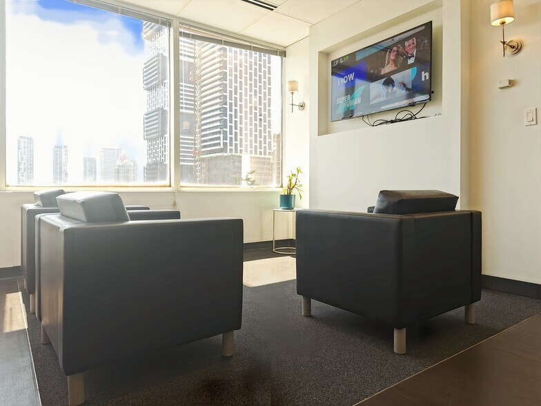 More Photos Of 90 Burnhamthorpe Rd W, Mississauga Coworking Space