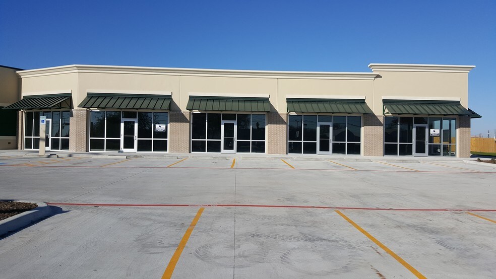 More Photos Of 2821 Airline Rd, Corpus Christi Storefront Retail Office For Lease