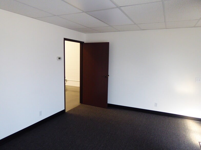 More Photos Of 1415-1441 Gardena Ave, Glendale Warehouse For Lease