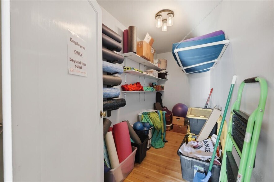 More Photos Of 1215 Meade Ave, Prosser Storefront For Sale