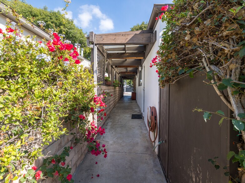 More Photos Of 4381-4385 Overland Ave, Culver City Office Residential For Sale