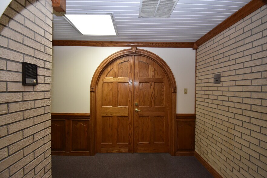 More Photos Of 100 Brenda Ave, Danville Medical For Sale