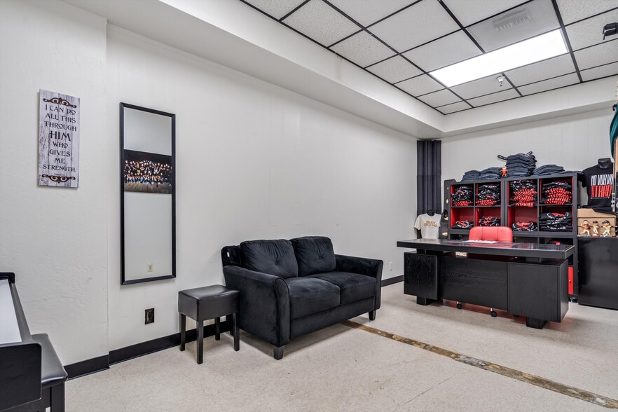 More Photos Of 6640 Redwood Dr, Rohnert Park Office For Sale
