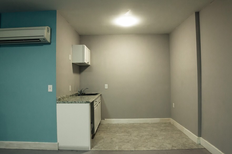 More Photos Of 33 S 3rd St, Philadelphia Storefront Retail Office For Lease