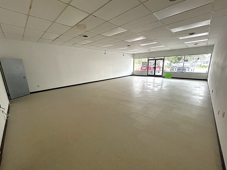 More Photos Of 1207 Jamison Ave SE, Roanoke Storefront For Lease