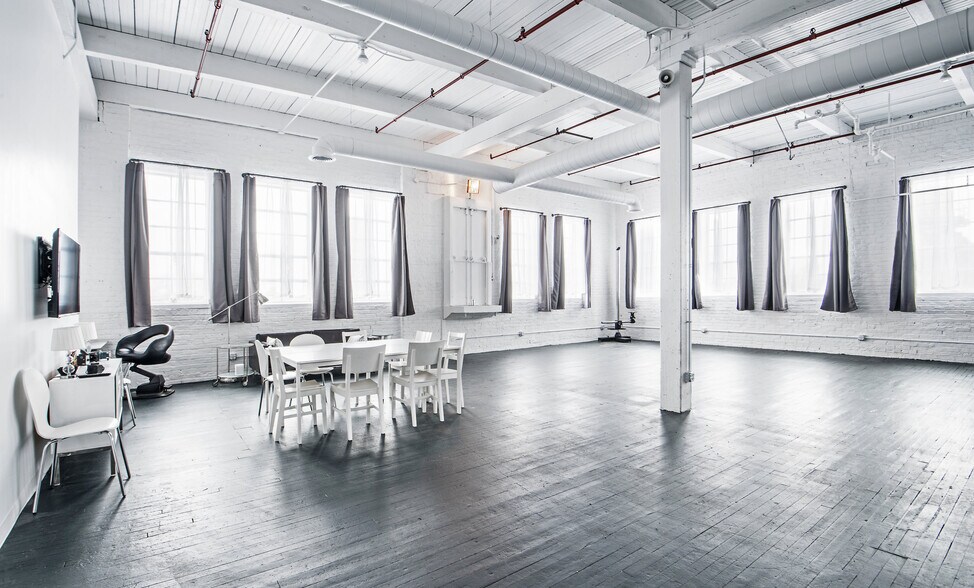 More Photos Of 2415 W 19th St, Chicago Warehouse For Lease