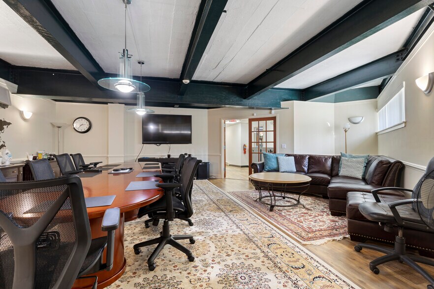 More Photos Of 101 N Providence Rd, Wallingford Office For Sale