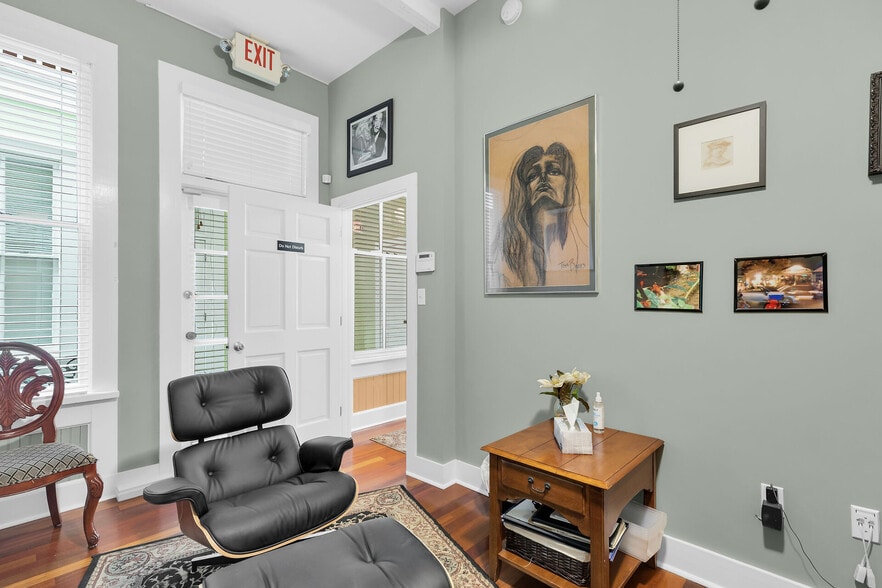 More Photos Of 812 Fleming St, Key West Storefront For Sale