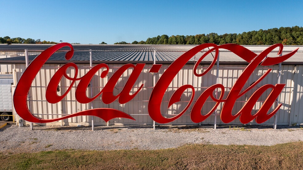 More Photos Of 4600 E Lake Blvd, Birmingham Warehouse For Sale