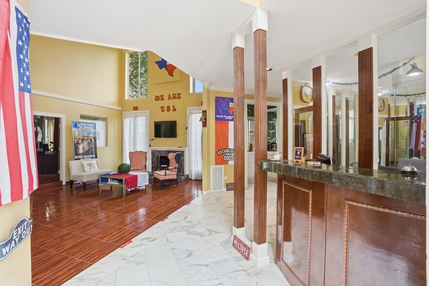 More Photos Of 13700 Lakewood Forest Dr, Houston Office For Sale