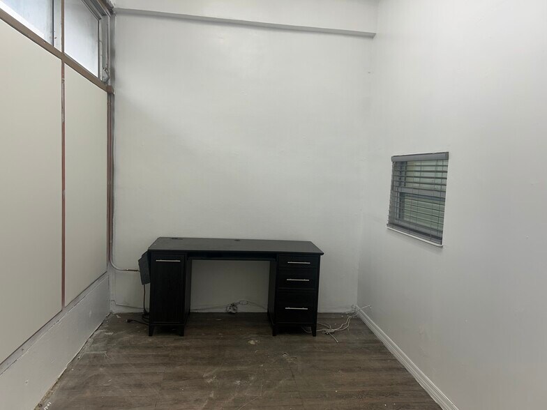 More Photos Of 1910 N Dixie Hwy, Hollywood General Retail For Lease