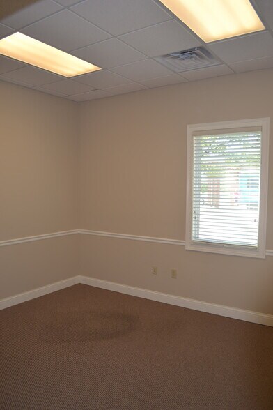 More Photos Of 3930 Mezzanine Dr, Lafayette Medical For Lease